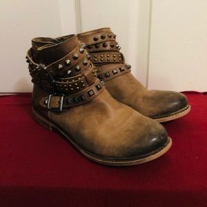Distressed looking ankle boots